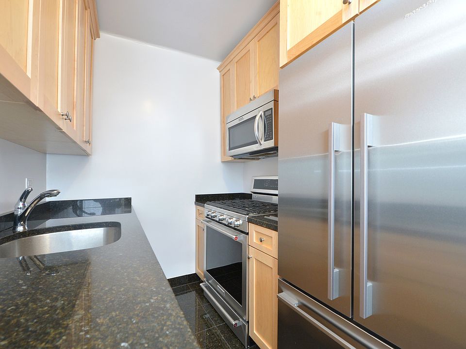 1st image of 25 E 10th St APT 5D
