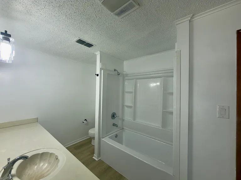 1603 E Main St — Photo 3