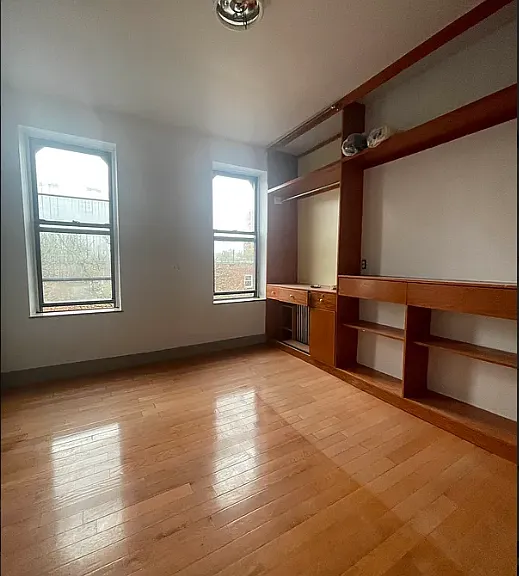 185 Menahan St #3E — Photo 11