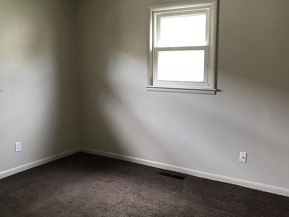5th image of 68 Woodlawn Ave S
