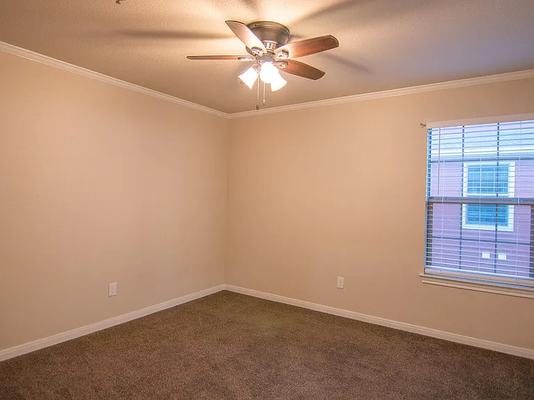 Creekside Apartments — Photo 35
