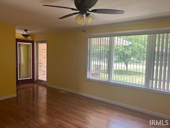 3rd image of 1433 Earlham Ave
