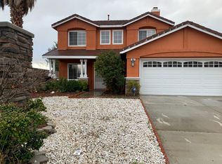 952 Whispering Wood Ln, Perris, CA 92571