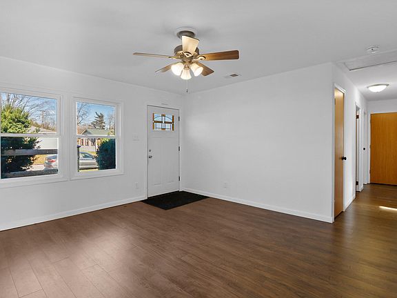 4th image of 1421 E 33rd Ave