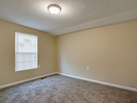 4th image of 601 S Highland Ave