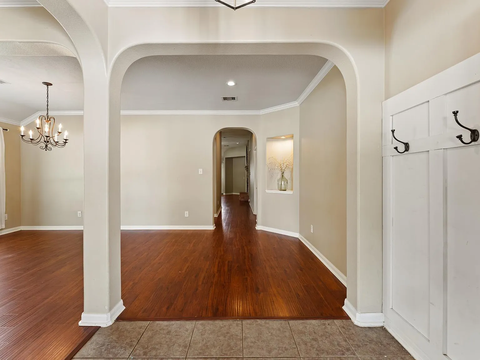 3 bed, 2.0 bath, 2257 sqft, $2,200 — Photo 4