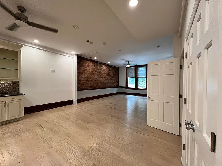 22 Campbell Ave SE — Photo 4