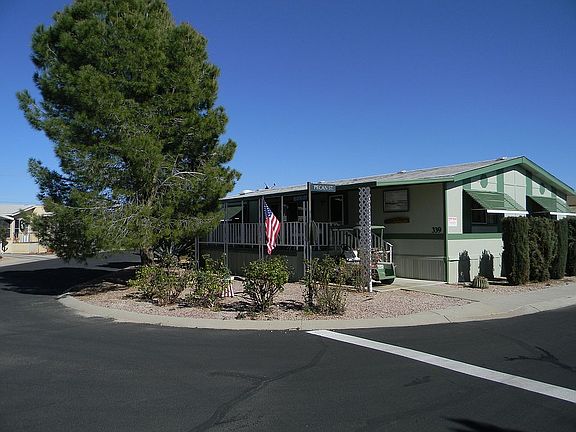 curb view of corner lot