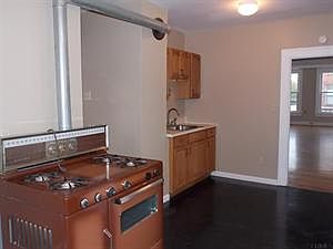 5th image of 90 Ontario St