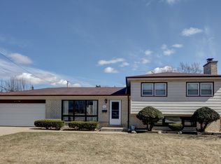 701 Hatlen Ave, Mount Prospect, IL 60056