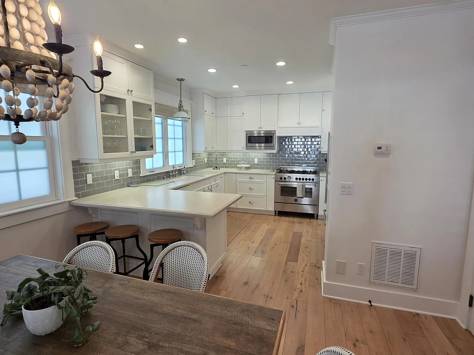 4 bed, 4.5 bath, 2200 sqft, $9,500 — Photo 4