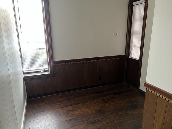 3rd image of 528 Saint Clair Ave #11316575