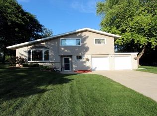W171N7130 Shady Ln, Menomonee Falls, WI 53051