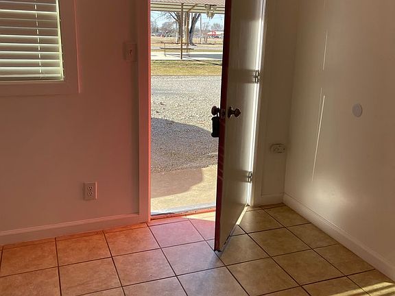 4th image of 2200 N Osage Ave #9