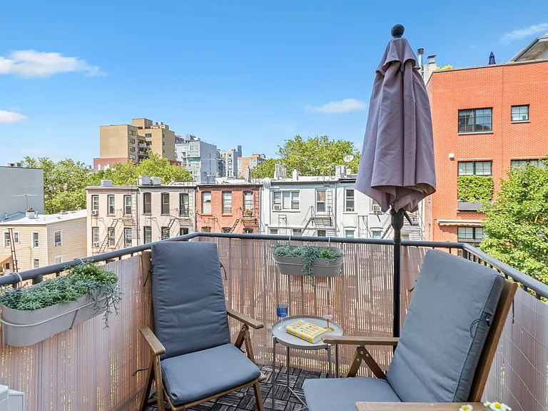 243 8th St #3R — Photo 13