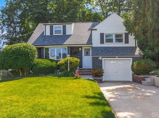 10 University Pl, Parlin, NJ 08859