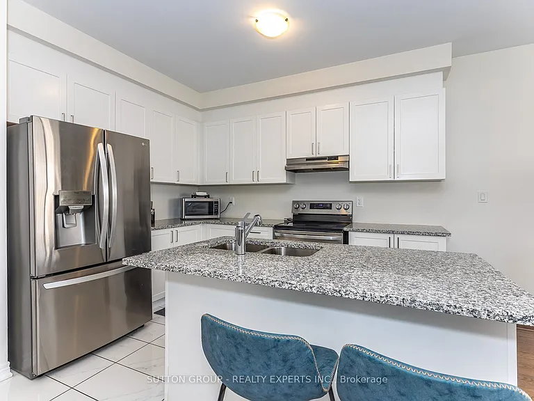 130 Ice Palace Cres — Photo 15