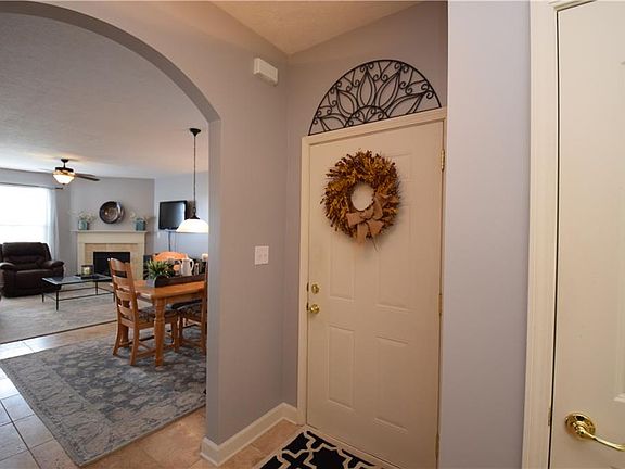 5th image of 16319 Meadowlands Ln