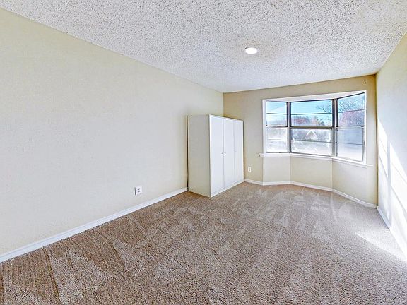 5th image of 4106 Skyline Dr #18105626