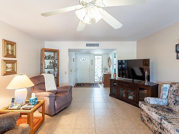 5th image of 9866 W Palmeras Dr