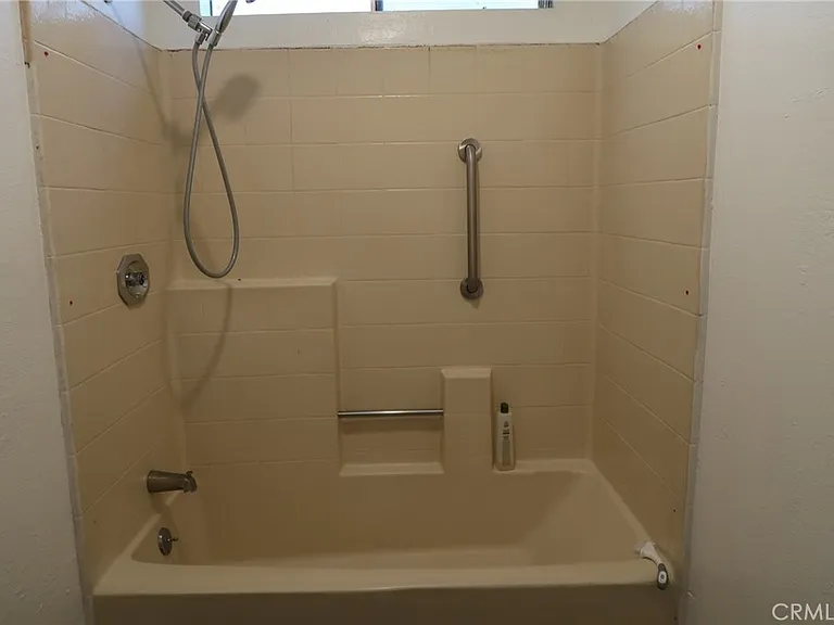 455 Nassau Ave — Photo 12