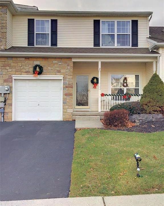 1st image of 122 Willow Dr
