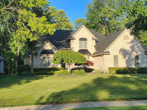 51696 Colonial Dr