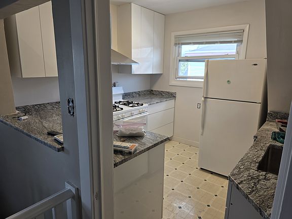 4th image of 3044 James Ave S APT 4