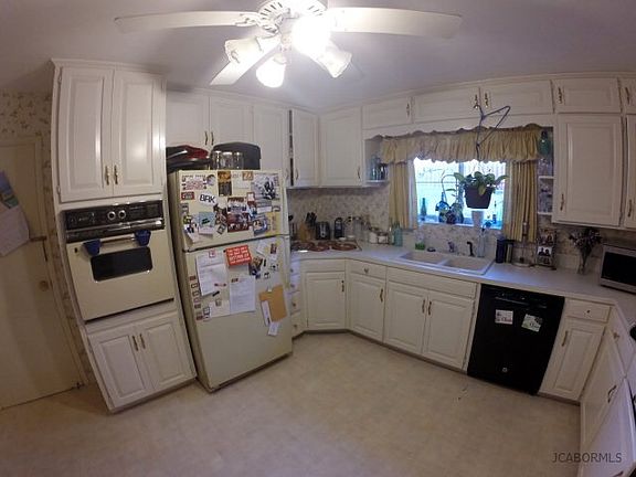 4th image of 2400 Oakview Dr