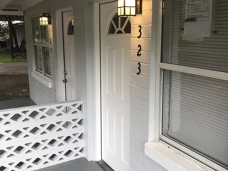 323 & 325 N Caroline St — Photo 2