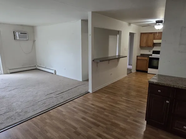 159 W Elk Trl, Carol Stream, IL