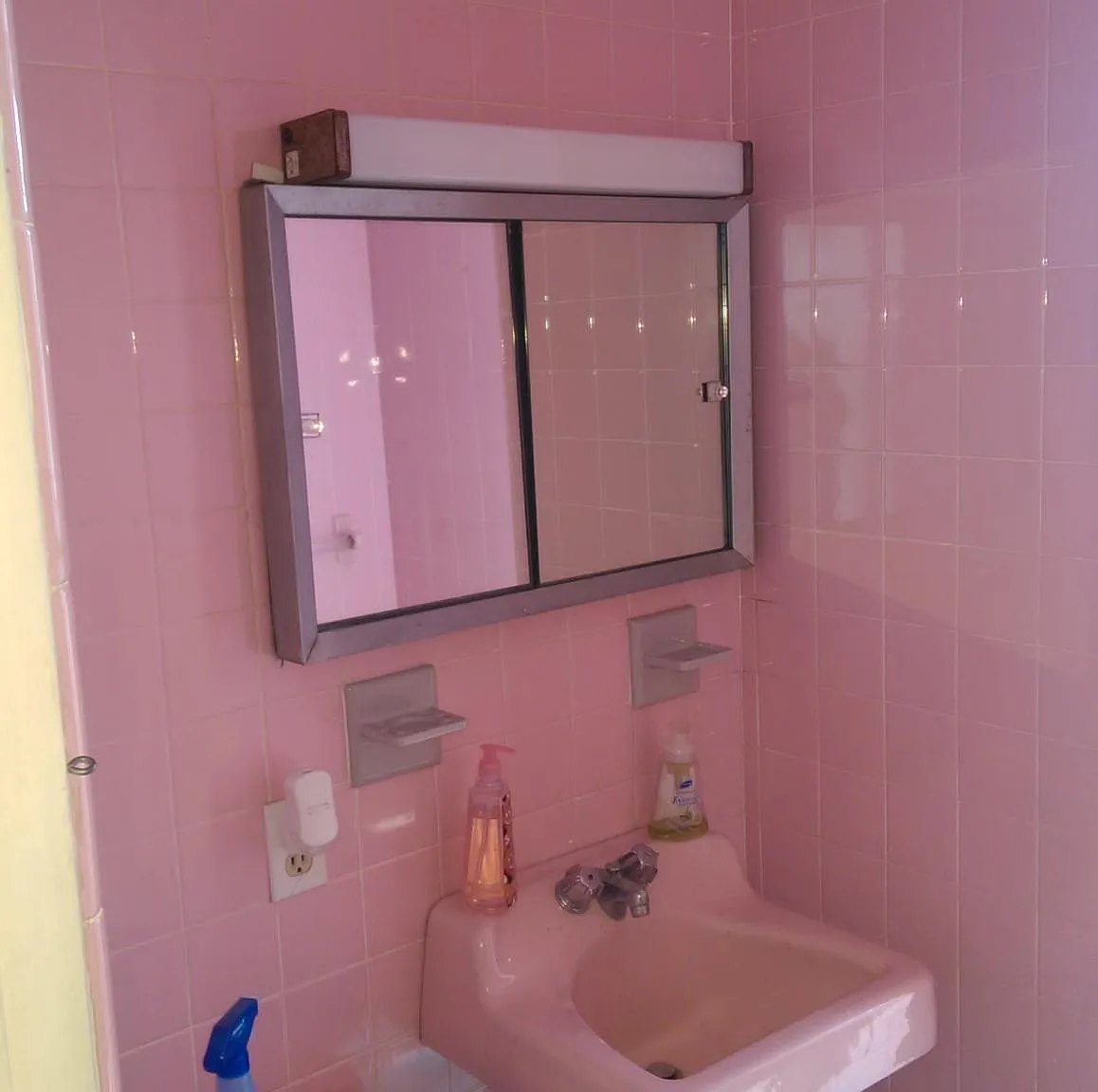 3 bed, 1.0 bath, 900 sqft, $3,300 — Photo 4