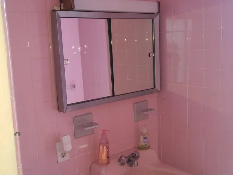 Funky pink bath like new condition