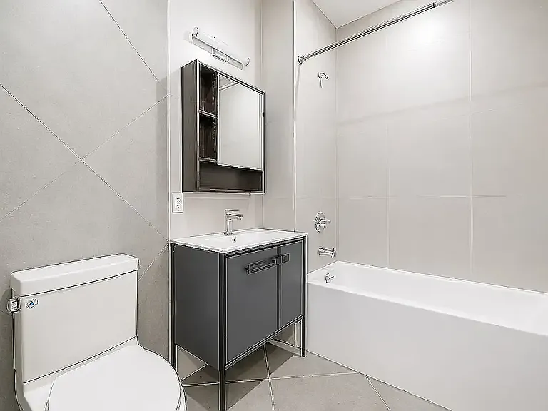 3410 Farragut Rd #1R — Photo 3