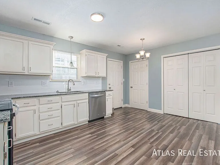 403 SW 15th St — Photo 5