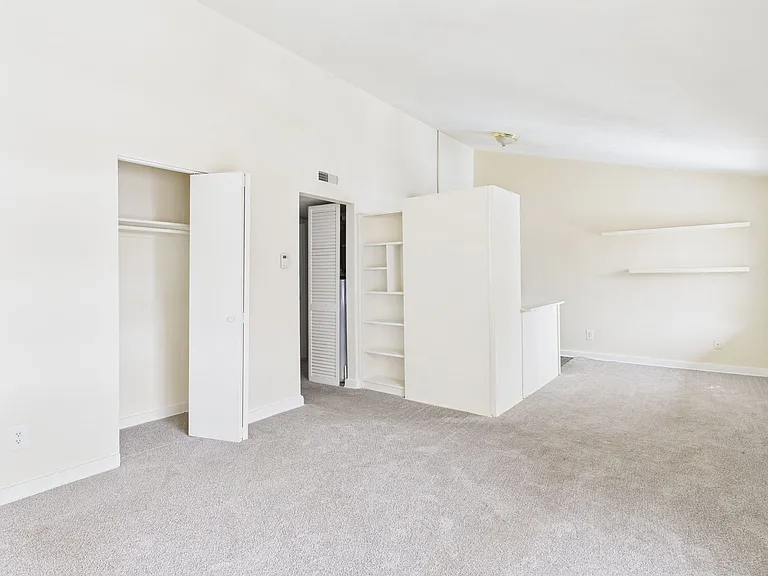 Forest Square Apartments — Photo 32