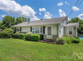 881 Mulberry St, Clyde, NC 28721