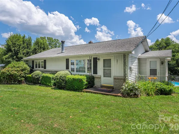 881 Mulberry St, Clyde, NC 28721