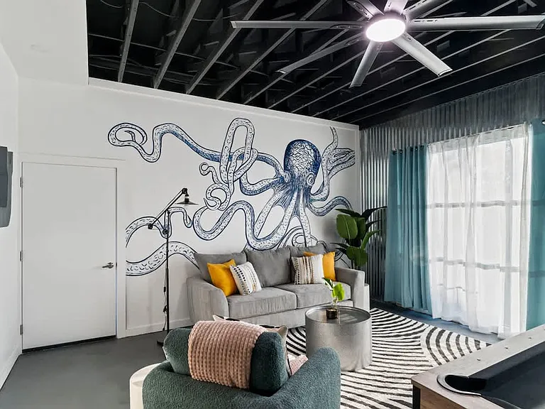 Building's Lounge