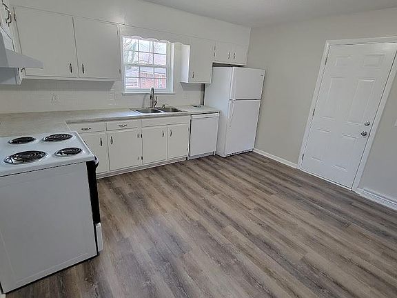 3rd image of 3098 Elmore Ave #3098