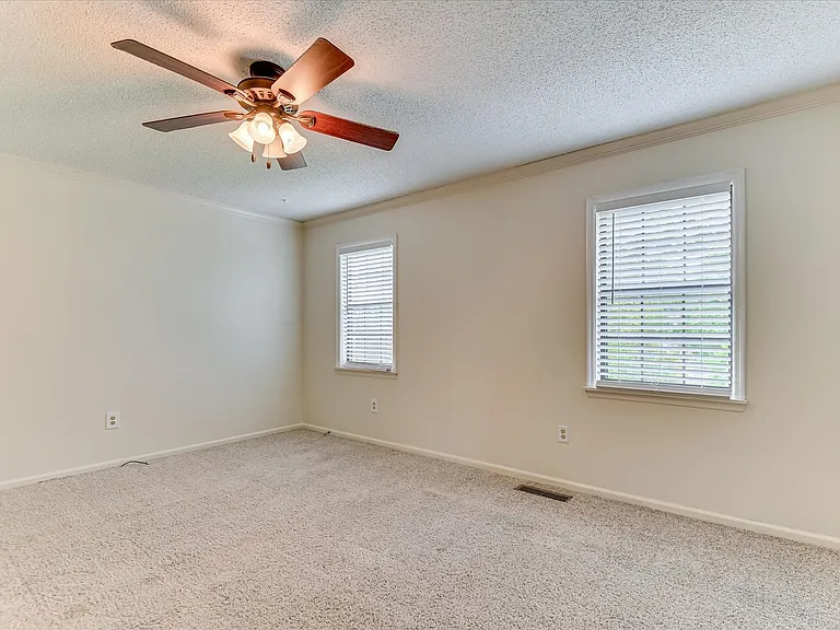 407 Folkstone Cir — Photo 28
