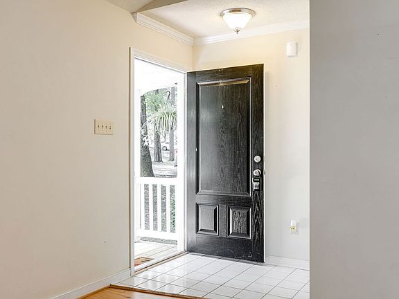 5th image of 2290 Greenfield Dr