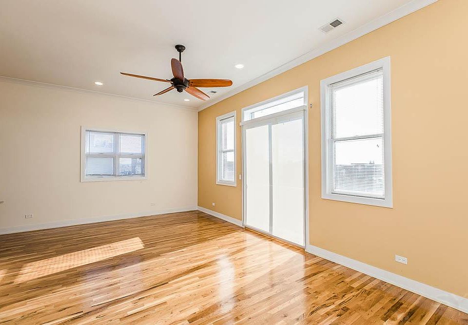 LIVING ROOM - DINING ROOM