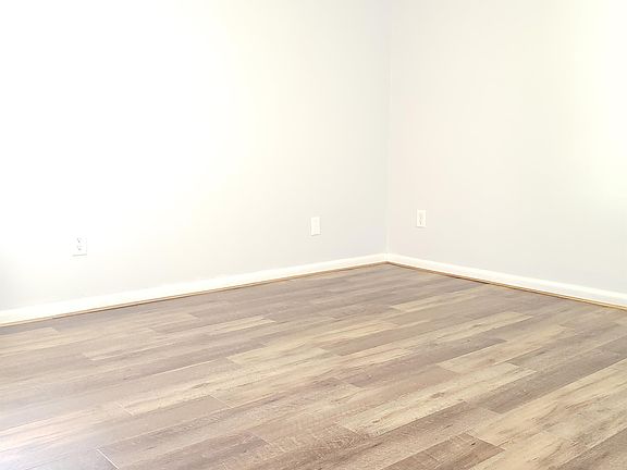 5th image of 1010 Washington St #102