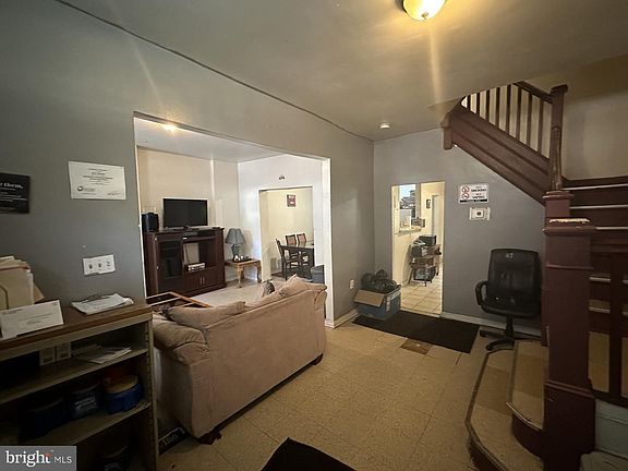 5th image of 3926 Ridgewood Ave