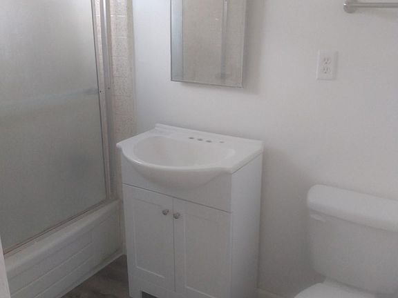 5th image of 211 S Santa Cruz St