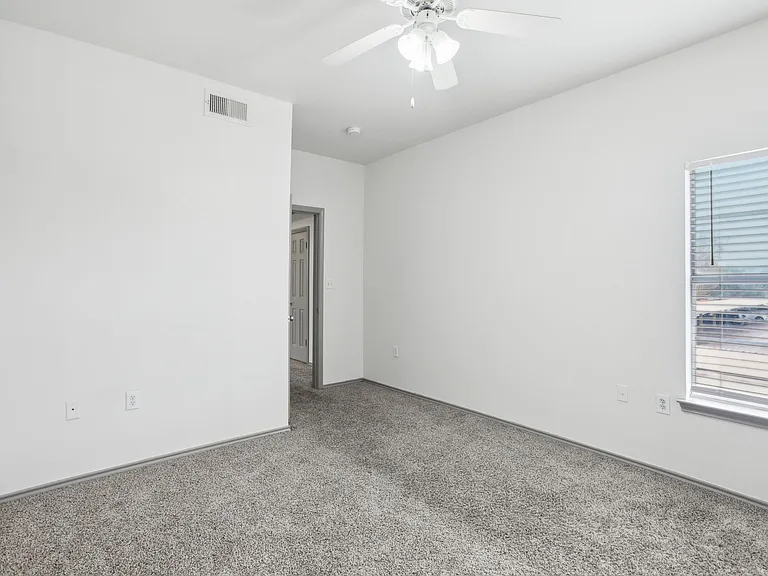 Stone Creek Apartments — Photo 43