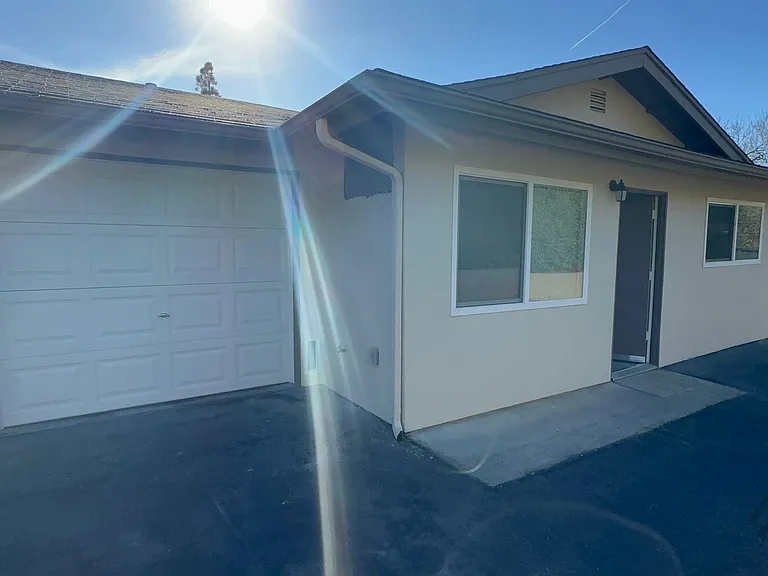 787-789 N Alda Dr — Photo 1