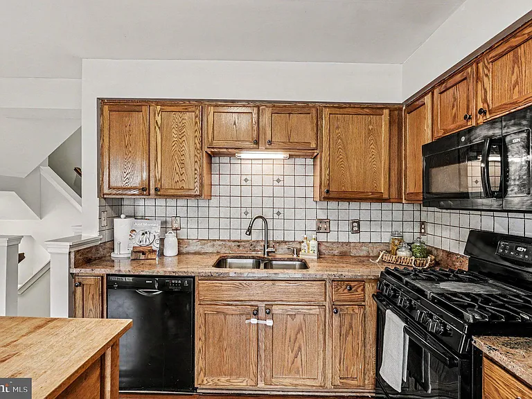 4524 Papillion Ct — Photo 8