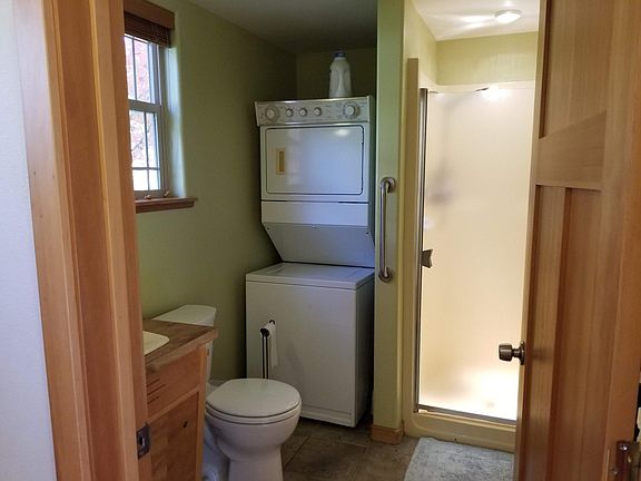 Bathroom with washer-dryer